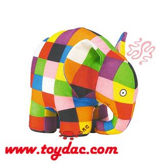 Juguete de tela de elefante de color relleno