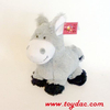 Juguete de caballo blanco de color relleno