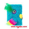 Dinosaurio de dibujos animados de peluche